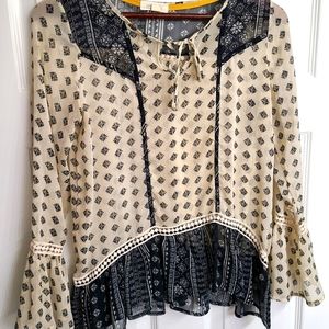 Taylor and Sage Lightweight Peasant Blouse Size small